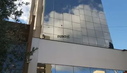 INBOX CIA IMOBILIARIA Aluga amplo conjunto comercial com terraço privativo no Bairro Petrópolis, próximo a praça da Encol.
