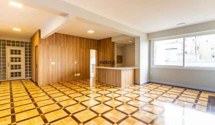 Apartamento no Moinhos de Vento com 3 dormitórios (1 suíte)