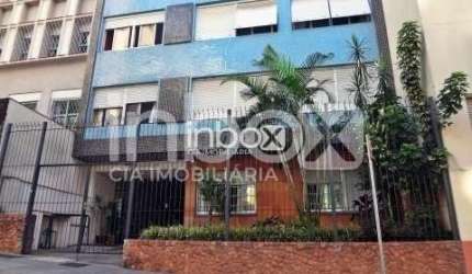 Apartamento de 2 dormitórios todo reformado no Centro Histórico, Porto Alegre/RS