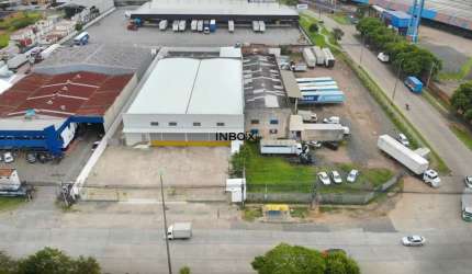 Pavilhão Reformado com 1.875m², 4 Docas e Pé Direito de 7m no Porto Seco