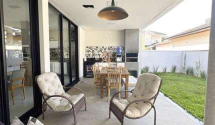 Imperdível Casa à Venda em São José dos Campos-SP, Urbanova I: 4 quartos, 4 suítes, 2 salas, 2 vagas, 251m².