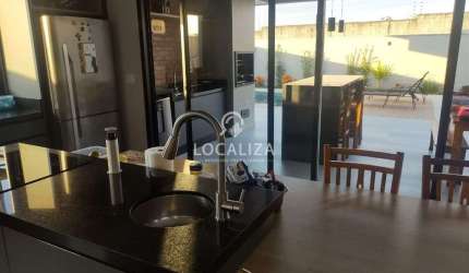 Casa de luxo em condomínio à venda no Jardim das Colinas, São José dos Campos-SP: 3 quartos, 3 suítes, 3 salas, 5 banheiros, 4 vagas, 302m².