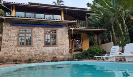 Imperdível: Casa à venda em Ilhabela-SP, bairro Feiticeira, 3 quartos, 1 suíte, 3 salas, 3 banheiros, 3 vagas, 185m². Confira!