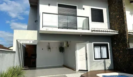 Casa com 03 quartos no bairro Aventureiro