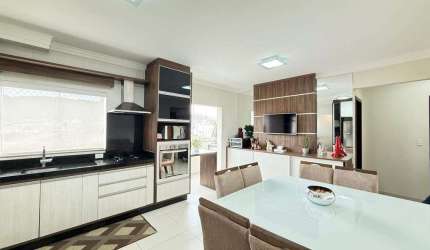 Apartamento com 03 quartos no Iririu