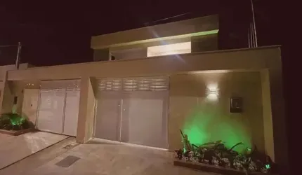 Casa moderna em condomínio com 2 suítes e piscina no Rio da Prata
