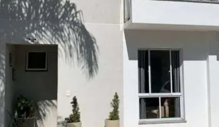 Casa em codomínio 3 quartos, próximo a estrada da Cachamorra