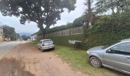 Sito na ilha de Guaratiba, com 14000m², frente estrada principal