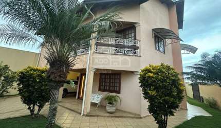 Casa com 4 quartos à venda no Jardim Eulina, Campinas  por R$ 1.400.000