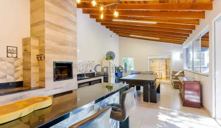 Casa moderna e privativa ao redor da natureza!