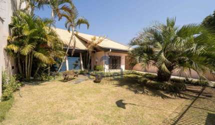 Casa Térrea com terreno de 770 m² e 327 m² de área interna