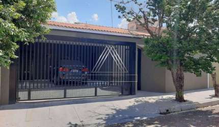 Imperdível casa à venda no Jardim Astúrias, São José do Rio Preto-SP! 3 quartos, 1 suíte, 2 salas, 2 banheiros, 2 vagas, 140m².