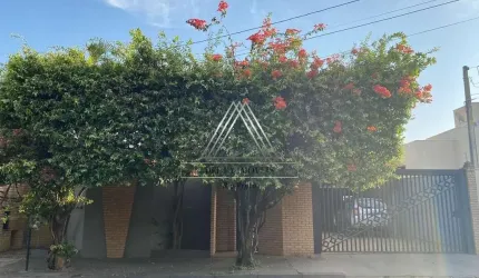 Imperdível: Casa à venda em São José do Rio Preto-SP no Jardim Tarraf II, com 3 quartos, 1 suíte, 1 sala, 4 banheiros, 4 vagas de garagem e 250m².