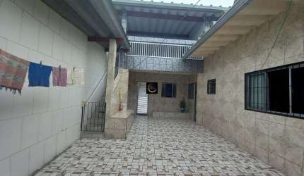 Casa em Mongaguá com 4 dormitórios