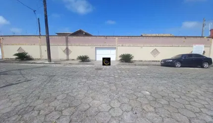 Casa em Mongaguá com 8 dormitórios