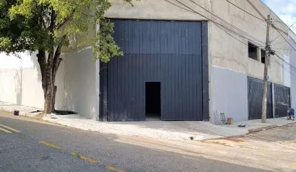GALPÃO 1160 M²