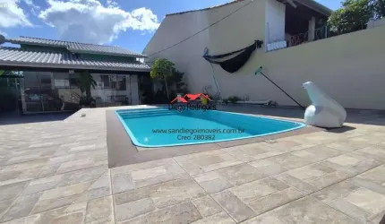 Casa Térrea para Venda em Caraguatatuba, Balneário dos Golfinhos, 2 dormitórios, 2 banheiros, 5 vagas