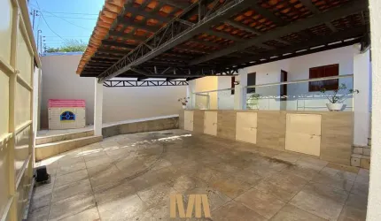 Casa com 03 Quartos, 214m² à Venda na Zona Norte