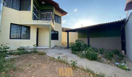 Aluga-se | Casa Com 03 Quartos no bairro Ininga - R$ 2.800,00