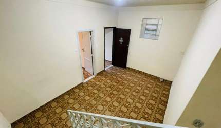 Casa única frente de rua 3 quartos e terraço - Penha