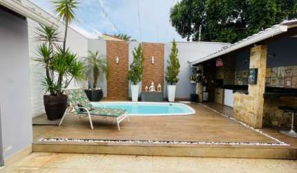 Casa Duplex com 3 quartos, garagem, piscina, churrasqueira