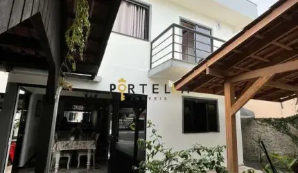 Encantador sobrado no bairro Centro em Navegantes-SC