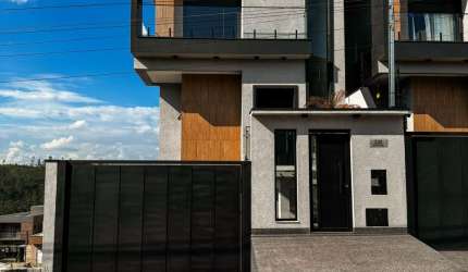CASA COM VISTA FANTÁSTICA!