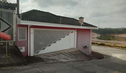 LINDA CASA E ESPAÇOSA NO VILA DAS FLORES