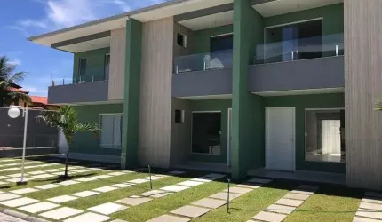 Casa duplex de condomínio, duas suítes, a 500 m da praia
