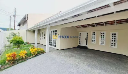 Casa ampla com 3 quartos (1 suíte) e espaço gourmet à venda no bairro Dom Bosco em Itajaí