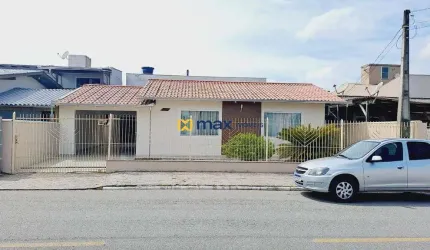 Casa ampla com 3 quartos e espaço gourmet à venda no bairro Cordeiros em Itajaí