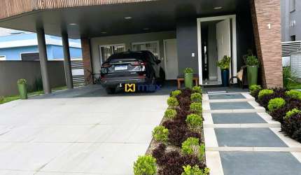 Excelente casa ampla, alto padrão com 4 quartos (1 suíte e 2 demi suítes), Santa Regina, Camboriú
