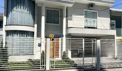 Linda casa com piscina, 3 dormitórios (1 suíte) à venda, São Judas, Itajaí
