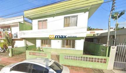 03 casas em terreno localizado em região comercial, Centro de Balneário Camboriú