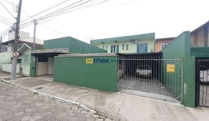 Excelenta casa à venda, 2 pavimentos, 4 dormitórios, São João, Itajaí