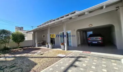 Casa ampla, 3 quartos (1 suíte) à venda no bairro Fazenda em Itajaí