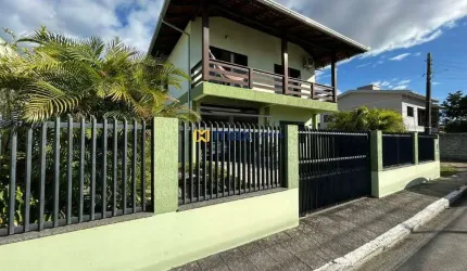 Venda: Casa com 275m² 1 Suíte + 2 Dormitórios, Quadra Mar, Centro, Navegantes
