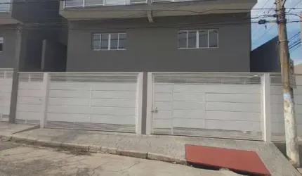 SOBRADO NOVO GEMINADO COM 130 m² - 3 Suites, 4 Vagas !!!