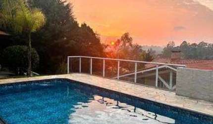 Casa a venda na Granja Viana