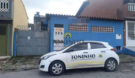 Casa com 4 quartos para alugar na Vila Virgínia, Itaquaquecetuba  por R$ 1.800