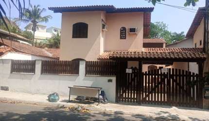 Casa com 5 dormitórios para alugar por R$ 4.190/mês - Itaipu - Niterói/RJ