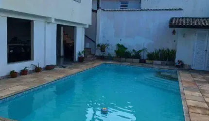 VENDA - Casa com 4 dormitórios. Piratininga - Niterói/RJ