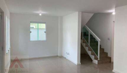 Linda Casa Duplex em Condomínio para Aluguel em Mata Paca - Niterói/RJ | 3 Quartos (1 Suíte), Escritório, Vaga e Área de Lazer