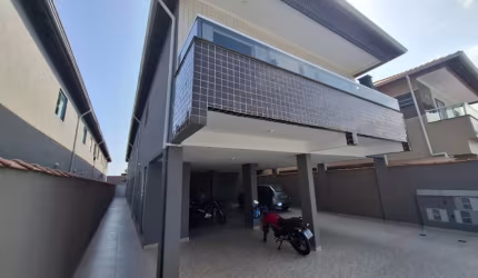 Casa de três dormitórios por preço de apto de um dormitório