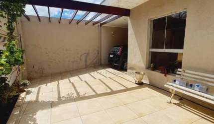 Casa com 3 quartos à venda na Agudos, 121, Jardim Santa Helena, Mogi Guaçu, 340 m2 por R$ 650.000