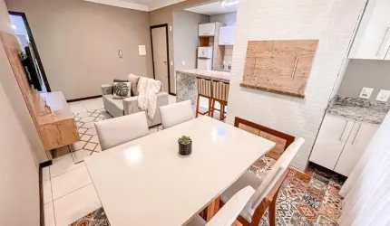Muito bem mobiliado, pronto para ocupar, junto á praça