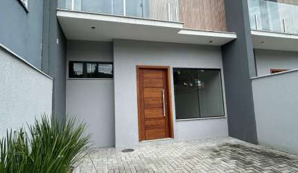 Casa geminada em excelente localização o Saguaçú