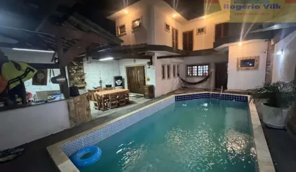 Casa com Piscina e Espaço Amplo ? Troca por Imóvel ou Veículo!