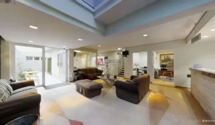 Casa comercial em Indianópolis.