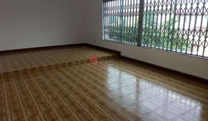 Excelente casa com piscina na Água Fria